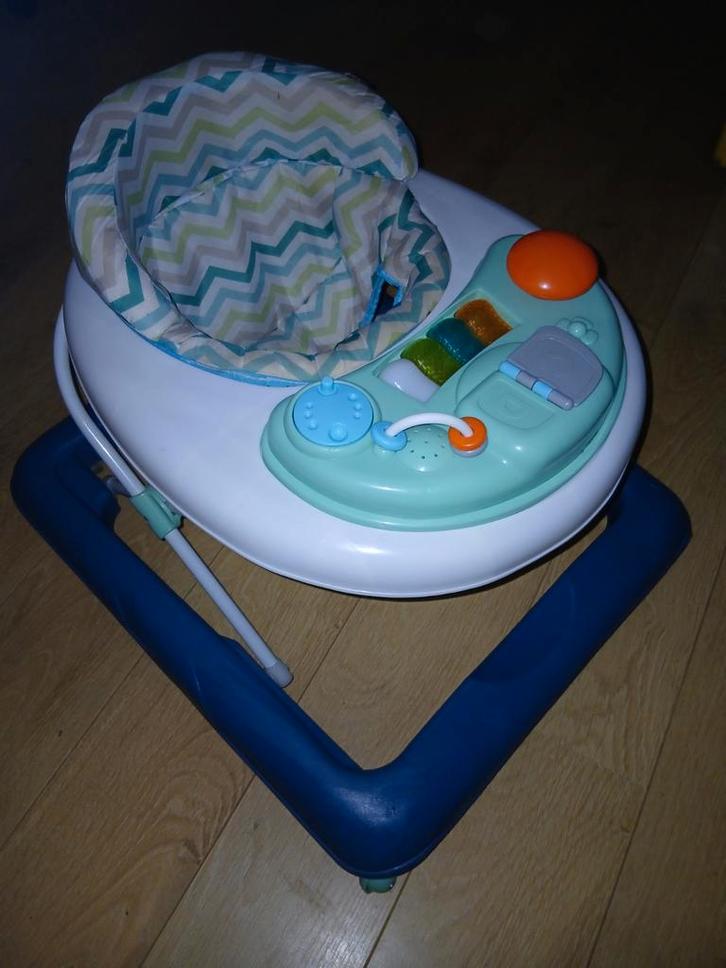 Loopstoel, Kinderen en Baby's, Speelgoed | Babyspeelgoed, Zo goed als nieuw, Overige typen, Met licht, Met geluid, Met wieltjes