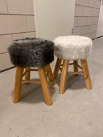 Twee krukjes, Ophalen, Zo goed als nieuw, Hout