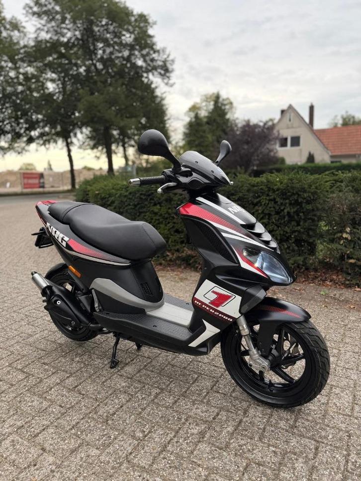 Piaggio NRG POWER HI-PER2PRO DD LC 45km brom runner zip, Fietsen en Brommers, Scooters | Piaggio, Zo goed als nieuw, NRG, Maximaal 45 km/u