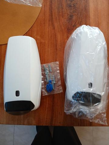 Zeepdispenser Nieuw 2 x beschikbaar voor biedingen