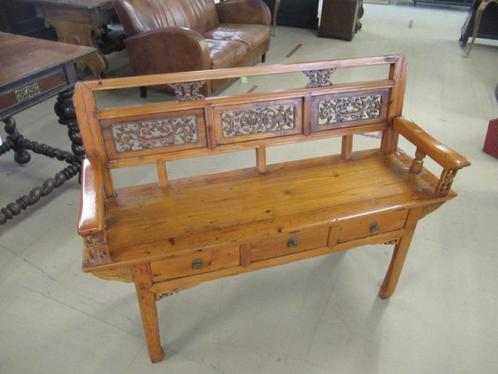 Oer 11479 Chinees bankje met laadjes en snijwerk, Antiek en Kunst, Antiek | Meubels | Stoelen en Banken, Ophalen
