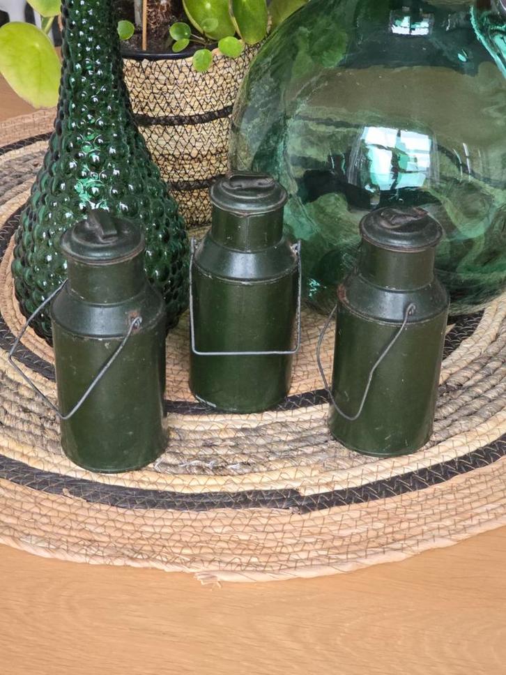 3 zeldzame antieke kleine groene melkbussen €25, Antiek en Kunst, Antiek | Keukenbenodigdheden, Ophalen of Verzenden