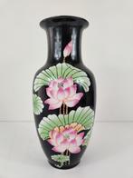 Zwarte florale vaas, porselein, China, 2e helft 20e eeuw, Ophalen of Verzenden