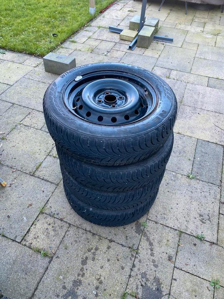 Set winterbanden, 4x100 15inch, Auto diversen, Autosport-onderdelen, Zo goed als nieuw, Ophalen of Verzenden