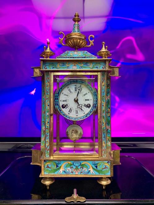 RARERLY CLOISONNÉS CLOCK SPECIAL EUROPEAN NOBLE LADIES, Antiek en Kunst, Antiek | Porselein, Ophalen