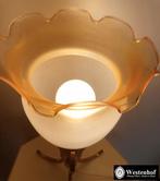 Brocante tafellamp met olie lamp kap glas goud messing voet, Ophalen of Verzenden, Glas, Vintage / art deco, Minder dan 50 cm