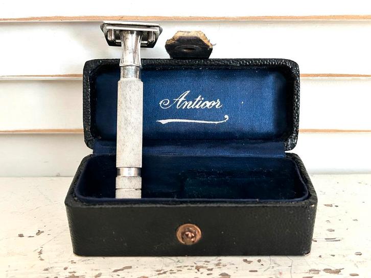 Antiek scheermes Anticor in origineel doosje Duitsland, Antiek en Kunst, Antiek | Gereedschap en Instrumenten, Ophalen