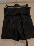 Twinset lederlook broekje met witte stiksel maat it 46, Kleding | Dames, Maat 38/40 (M), Twinset, Kort, Zwart