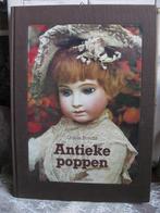 Boek - Antieke Poppen / Ursula Brecht, Verzamelen, Poppen, Overige typen, Gebruikt, Verzenden