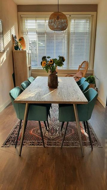 Houten Eettafel met Metalen Poten beschikbaar voor biedingen
