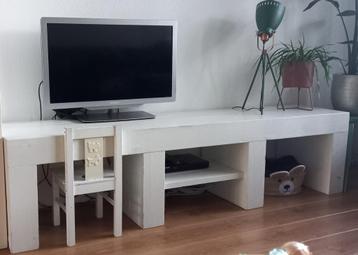 TV Meubel steigerhout Frank (wit)- 45(H) x 50(D) x 200(B) cm beschikbaar voor biedingen