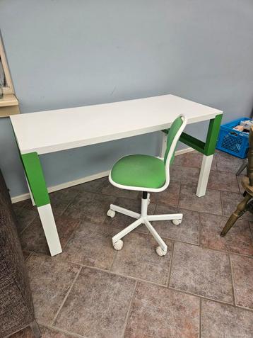 IKEA Bureau - In Hoogte Verstelbaar beschikbaar voor biedingen