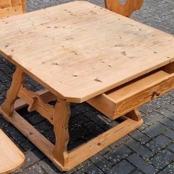 Rustikal Oostenrijkse Duitse eettafel bij eethoek zithoek, Huis en Inrichting, Banken | Complete zithoeken, Gebruikt, Hout, Stof