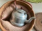 Mandje met waterketeltje, Antiek en Kunst, Ophalen of Verzenden