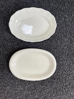 2 x witte serveerschaal schaal ca 25 x 35 cm, Ophalen of Verzenden, Zo goed als nieuw, Overige stijlen, Schaal of Schalen