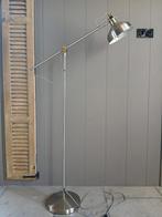 Vloerlamp, gave 'zilveren' vloerlamp aangeboden, Ophalen, Zo goed als nieuw, Metaal, 150 tot 200 cm