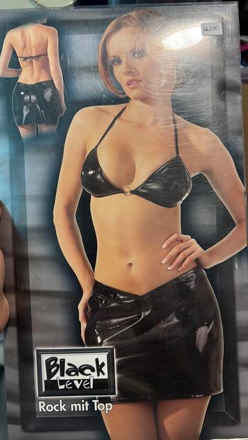 Prachtige lak set rok en top nieuw maat XL zwart beschikbaar voor biedingen