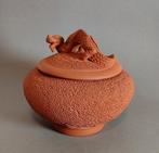 Japanse terracotta pot met draak., Ophalen of Verzenden