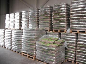 Houtpellets 990 kg of 66 zakken voor € 450,= (per zak €7,= ) beschikbaar voor biedingen