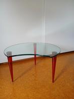 Te koop: glazen bijzettafel met rode glazen pootjes, Minder dan 55 cm, Ophalen, 45 tot 60 cm, Glas