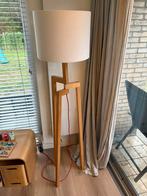 Mooie staande lamp (fitting moet gemaakt worden), Huis en Inrichting, Lampen | Vloerlampen, Ophalen, Gebruikt, Hout, 150 tot 200 cm