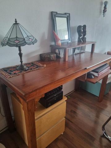 Oud, mogelijk antiek? , bureau met uitschuifbare plank . beschikbaar voor biedingen