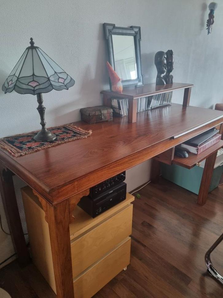 Oud, mogelijk antiek? , bureau met uitschuifbare plank ., Huis en Inrichting, Bureaus, Ophalen