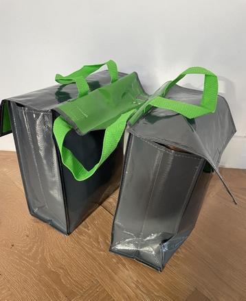 Fietstas grijs met groen beschikbaar voor biedingen