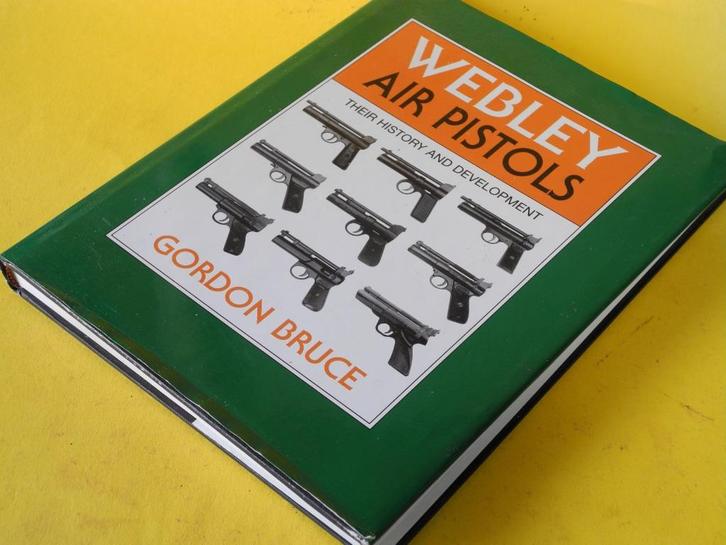 Webley Pistols Bruce Airpistols Hiller, Boeken, Hobby en Vrije tijd, Gelezen, Ophalen of Verzenden