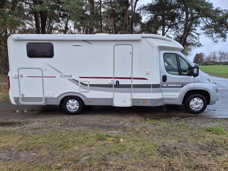 Adria Coral Axess 600 SL TWINBED airco el ram fietsrek TV, Caravans en Kamperen, Campers, Bedrijf, tot en met 2, Half-integraal