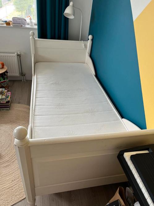 Brocante ledikant bed met matras, Huis en Inrichting, Slaapkamer | Bedden, Gebruikt, Eenpersoons, 90 cm, 200 cm, Hout, Wit, Ophalen