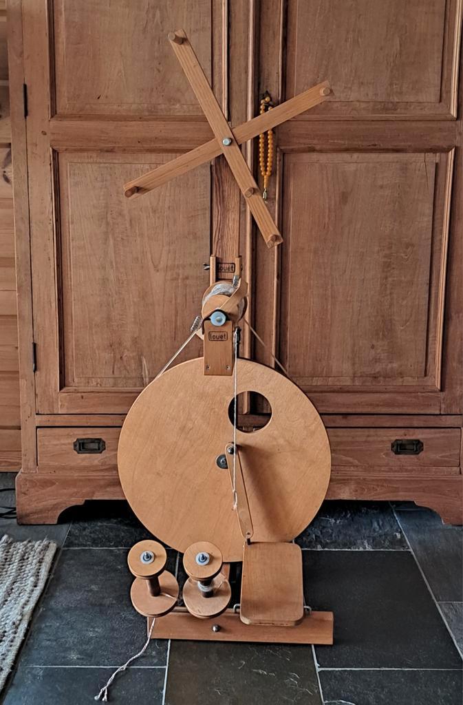 Louët S10 spinnewiel met molenhaspel, Hobby en Vrije tijd, Spinnewielen en Spinnen, Gebruikt, Spinnewiel, Ophalen