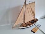 model houten zeilboot met roeispanen - decoratief, Ophalen of Verzenden, Motorboot of Zeilboot