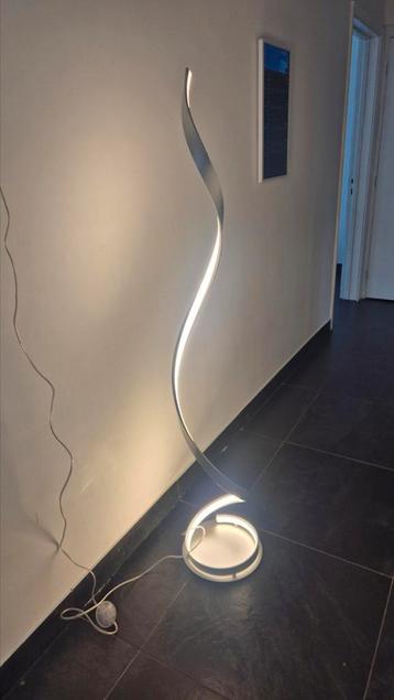 Sta lamp wokkel 151cm hoog beschikbaar voor biedingen
