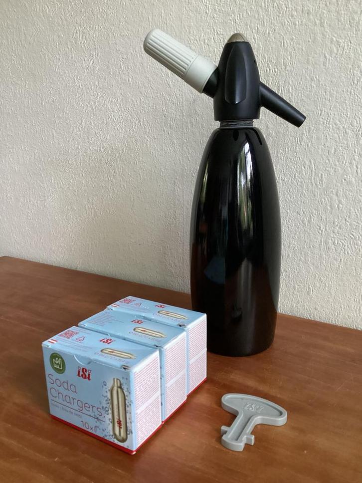 ISI soda/spuitwaterfles met extra’s, Huis en Inrichting, Keuken | Keukenbenodigdheden, Zo goed als nieuw, Ophalen of Verzenden