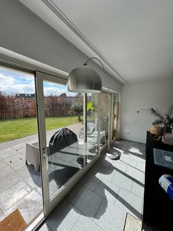 Vloerlamp beschikbaar voor biedingen
