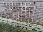 2x Antieke ijzeren dubbele raamhekken 110hx120 en 110x128br, Ophalen