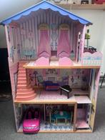Groot poppenhuis met inboedel en lift - 130 cm, Ophalen of Verzenden, Zo goed als nieuw, Poppenhuis