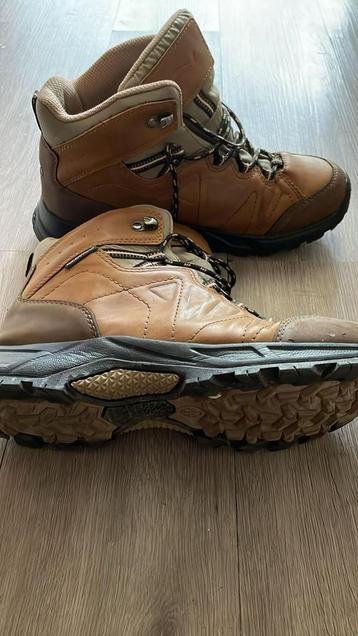 Dames wandelschoenen beschikbaar voor biedingen