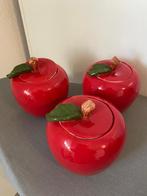3 rode appels met deksel (aardewerk), Ophalen
