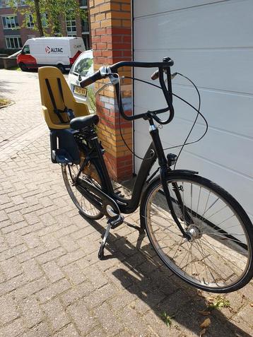 Mooie Moederfiets van Azor met kinderzitje beschikbaar voor biedingen