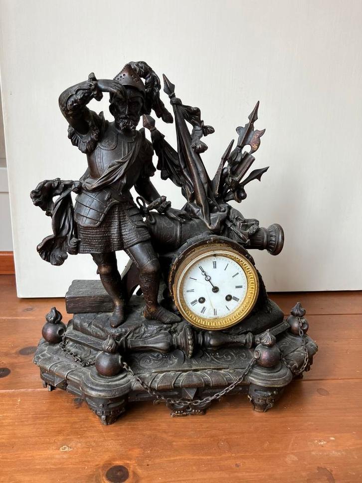 Antieke bronzen pendule met militair thema, 19e eeuw, Antiek en Kunst, Antiek | Klokken, Ophalen of Verzenden
