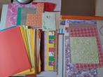 stapel gekleurd en bedrukt papier voor 1 euro alles samen, Ophalen of Verzenden
