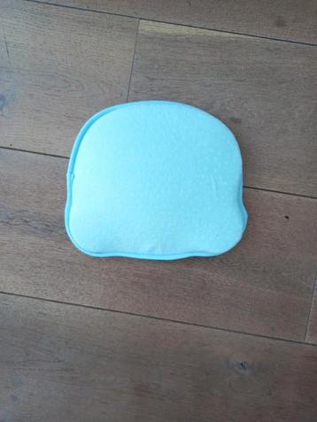 Orthopedisch baby hoofdkussen met hoes. beschikbaar voor biedingen