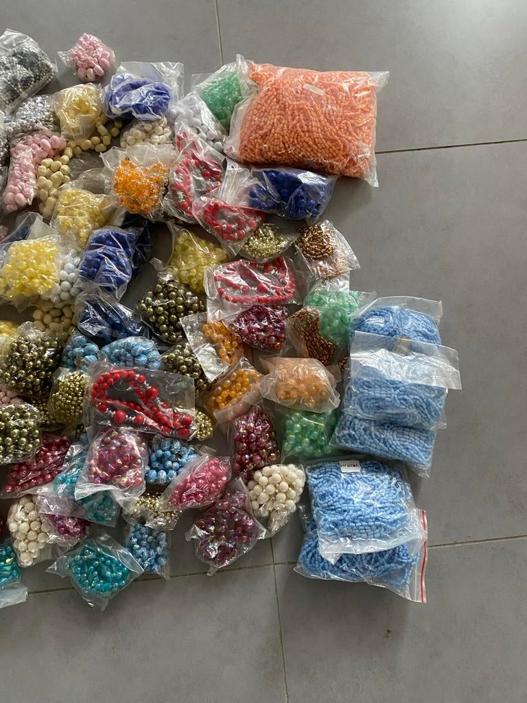 Grote Mix partij kralen /kettingen- Nieuw ruim 150 stuks, Ophalen of Verzenden, Nieuw, Kraal