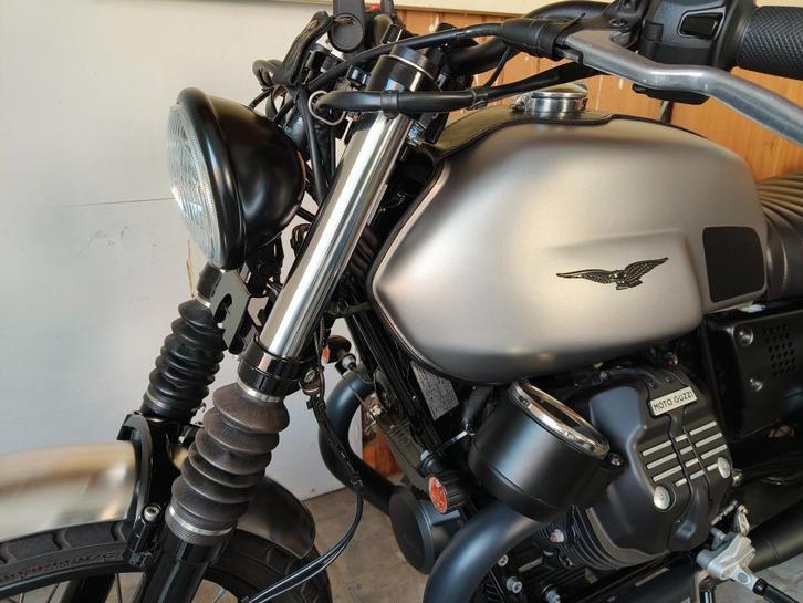 Moto Guzzi V7 III speedometer beugel & Bates koplamp, Motoren, Tuning en Styling, Ophalen of Verzenden