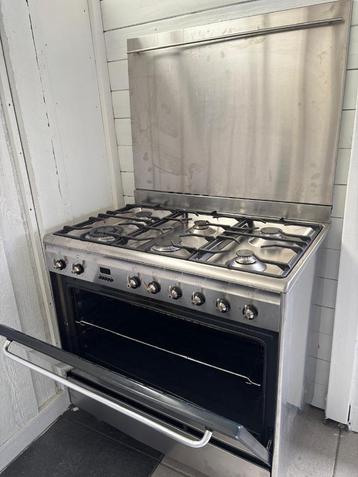 Smeg fornuis 90cm + afzuigkap – gas + elektrische oven – wer beschikbaar voor biedingen