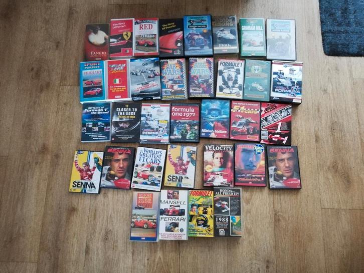 34 Stuks VHS en DVD over F1 Grand Prix en coureurs, Verzamelen, Automerken, Motoren en Formule 1, Gebruikt, Formule 1, Ophalen of Verzenden