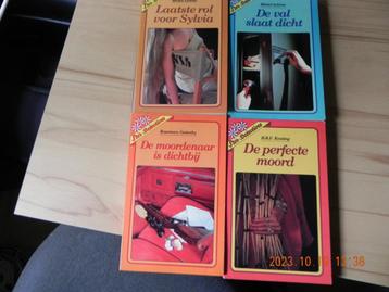 4 pockets Ster-detectives beschikbaar voor biedingen