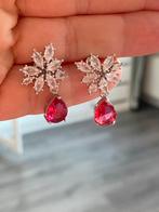 Prachtige oorbellen met rode steen nieuw, Sieraden, Tassen en Uiterlijk, Oorbellen, Ophalen of Verzenden, Zo goed als nieuw, Rood
